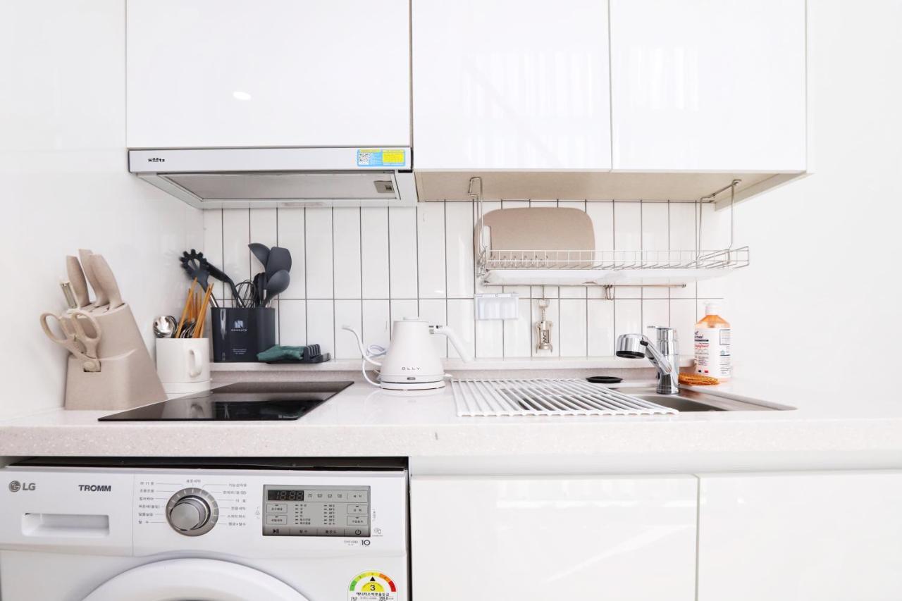 Apartment J Garden Myeongdong Station Сеул Экстерьер фото