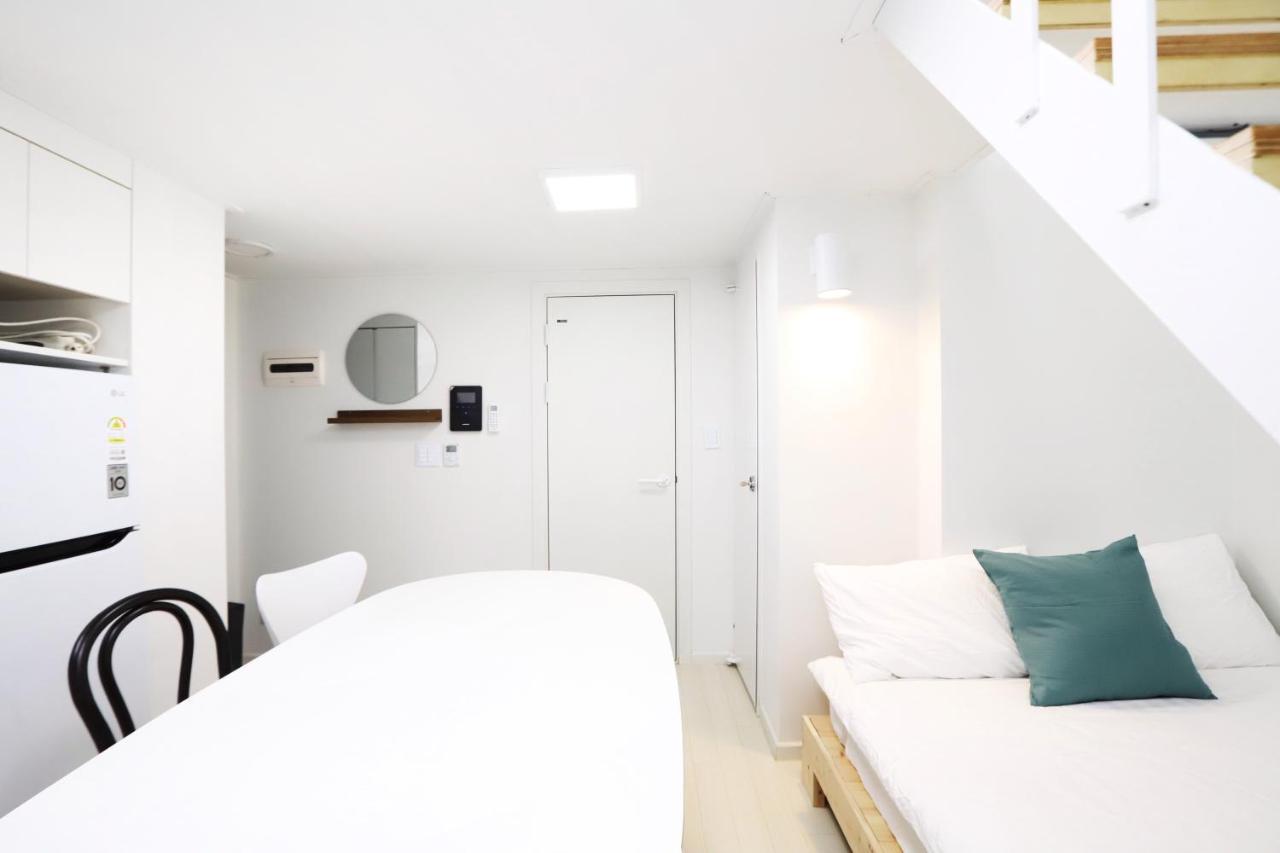 Apartment J Garden Myeongdong Station Сеул Экстерьер фото